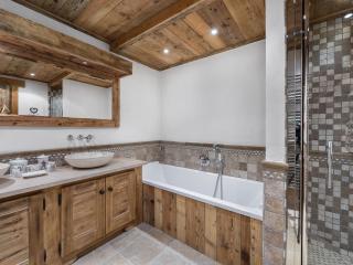 Superbe chalet avec 5 chambres, jacuzzi et services de luxe, à 300m des pistes à Courchevel Village - FR-1-562-21 - 5