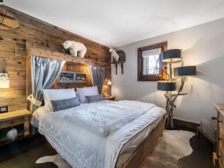 Superbe chalet avec 5 chambres, jacuzzi et services de luxe, à 300m des pistes à Courchevel Village - FR-1-562-21 - 1