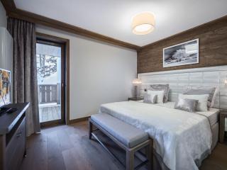 Appartement Neuf Centre Courchevel Village, Proche Commerces et Pistes, Parking et Fitness Inclus - FR-1-562-33 - 8