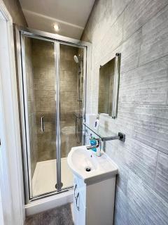 New Self Contained Flat,in Hayes, Free Parking - Northolt - 6