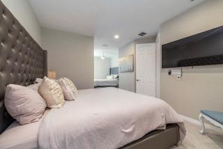 Vacation home with pool. 4 bedrooms. Sleeps 10 - Naples - 2