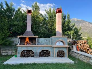 River Escape Villa - Private Beach, Scenic View & BBQ - Tepelenë - 1