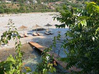 River Escape Villa - Private Beach, Scenic View & BBQ - Tepelenë - 5