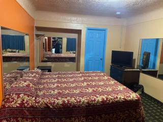 Deluxe Inn Motel - 3