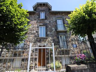 Lumineux T4 à La Bourboule, 6 pers, proche centre, tout équipé, cour privée, 68m² - FR-1-608-39 - La Bourboule - 5