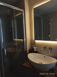 Vallia Suites - Luxury Suite B2 - 1