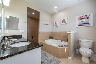 Vacation home with pool. 4 bedrooms. Sleeps 10 - Naples - 5
