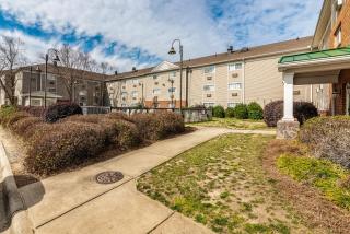 HomeTowne Studios & Suites by Red Roof Charlotte - Concord - Concord - 5