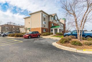 HomeTowne Studios & Suites by Red Roof Charlotte - Concord - Concord - 2