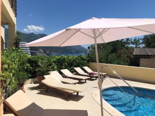 Apartment "Gluecks-Griff" inside Becici Sunset - Budua - 3