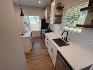 Sunny Guesthouse near Stanford w/Private Patio - 4