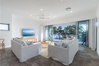 Sunset Jewel - 7a Cromarty Road, Soldiers Point - Ocean Views, Breathtaking Sunsets, Linen, AIR CON & Wi-Fi - Soldiers Point - 4