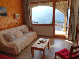 Appartement rénové avec terrasse et vue montagnes, proche des pistes et commerces - FR-1-181-2448 - 8