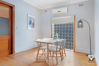 KOZYGURU Campsie Oldie-but-goodie look 4 Bed House NCA011 - Sídney - 5