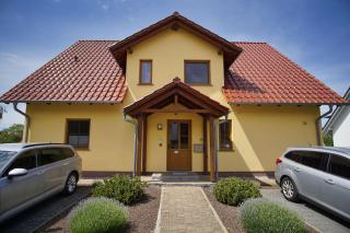 Balkon mit Meerblick, gratis Nutzung vom AHOI Erlebnisbad und Sauna in Sellin - Haus De niege Wech FeWo 03 - Thiessow - 0