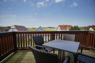 Balkon mit Meerblick, gratis Nutzung vom AHOI Erlebnisbad und Sauna in Sellin - Haus De niege Wech FeWo 03 - Thiessow - 6