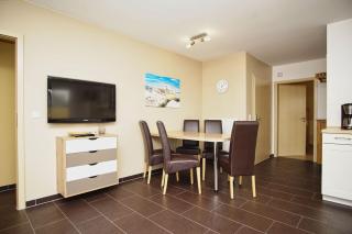 Balkon mit Meerblick, gratis Nutzung vom AHOI Erlebnisbad und Sauna in Sellin - Haus De niege Wech FeWo 03 - Thiessow - 3