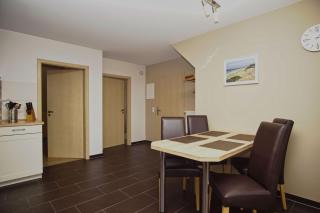 Balkon mit Meerblick, gratis Nutzung vom AHOI Erlebnisbad und Sauna in Sellin - Haus De niege Wech FeWo 04 - Thiessow - 3