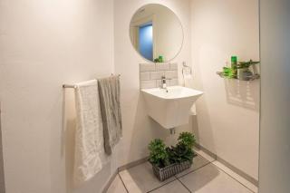 2 Sleeper Stylish Sanctuary - Durban - 3