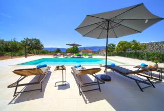 Villa MAGNIFICA with pool - 3