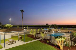 Super 8 by Wyndham Lindsay Olive Tree - 6