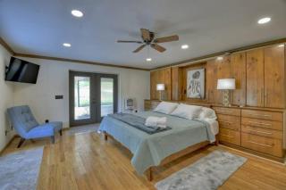 The Chariot - Creek Front with HotTub, Fire Pits, Billiards, EV Charger - Sandalwood Stays - Blue Ridge - 1
