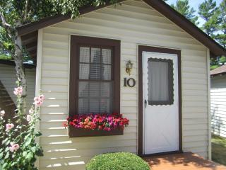 Beach House Lakeside Cottages - Mackinaw City - 6
