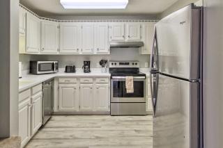 Chic Resort Condo about 1 Mi to Attitash Mountain! - Bartlett - 1