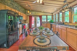 Cozy Poconos Cottage with Hot Tub Near Lake Harmony! - 1