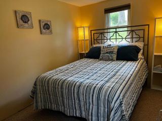 Serene Port Bay Cottage - 1