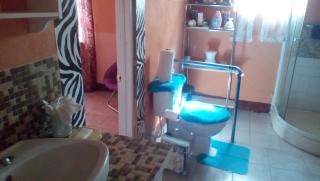 Buckingham Villa And Suites-Private Bath - Hot water/A/C - 4