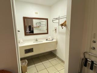 Desert Sands Inn & Suites - Albuquerque - 2