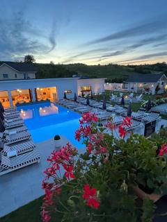 Krystal Boutique Mansion - 8