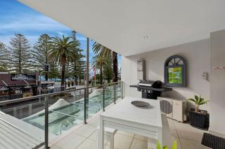 Coast Luxury Apartment 3 - The Entrance - 7