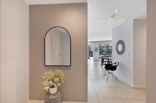 Coast Luxury Apartment 3 - The Entrance - 4