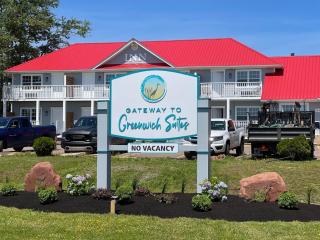 Gateway to Greenwich Suites - 9
