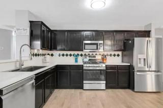 Modern Austin Retreat 15 Min to Downtown & Airport Sir - 3