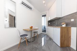New Studio for 2, Free Private Garage Spot, Wi-Fi, 200 m from Mall of Split - Split - 4