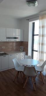 Queen Apartments & Rooms - Dobra Voda - 8