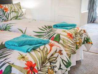 Lovely Heather House 1 King 1 double 4 single beds - 8