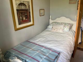 Comfy Cosy Little Room Tv fridge microwave - Upton - 5