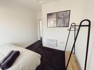 2 Bed New Build Apartment - Sleeps 6 - Close to City Centre - Free Parking - 2