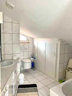 Möblierte 3 Zimmer Apartment - Mit Smart TV, Wlan und kostenfreie Parkplätze - Schloß Holte-Stukenbrock - 2
