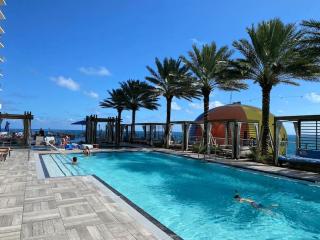 LUXURY APARTMENT WITH AMAZING VIEWS BY rent4us - 4
