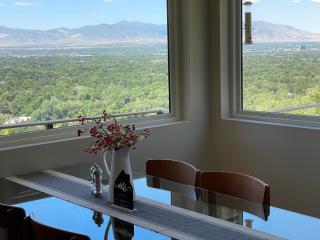 Luxury Alpine Treehouse - Holladay - 4