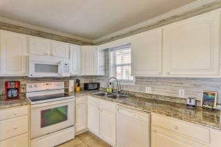 Fort Walton Beach Condo Walk to Local Beach! - Fort Walton Beach - 1