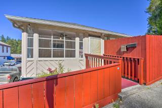 Sun-Dappled Retreat Walk to Restaurants! - 8