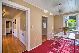 Sun-Dappled Retreat Walk to Restaurants! - 5