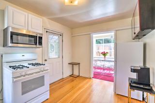 Sun-Dappled Retreat Walk to Restaurants! - 3