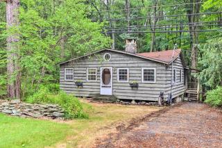 Trails and Creek On-Site Tranquil Greentown Cabin - Greentown - 9